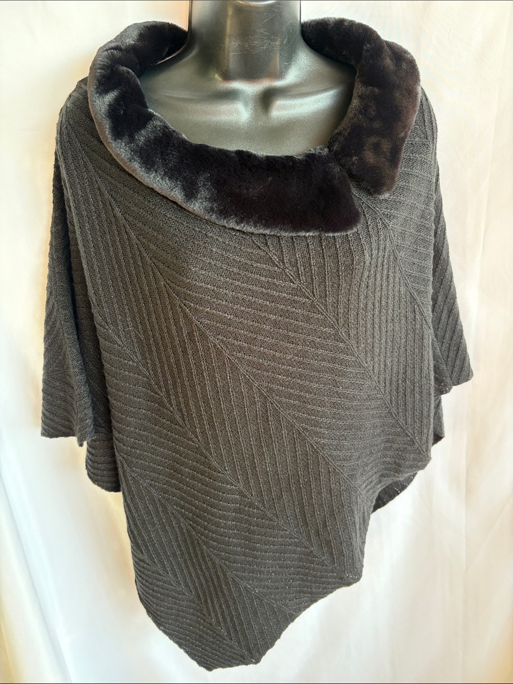 NWT Chico’s Faux Fur Finley Collar Poncho Black